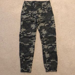 Prosperity camo jogger pant